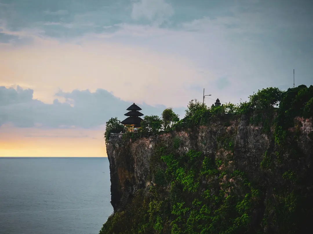 出典:Unsplash @Jainam Sheth