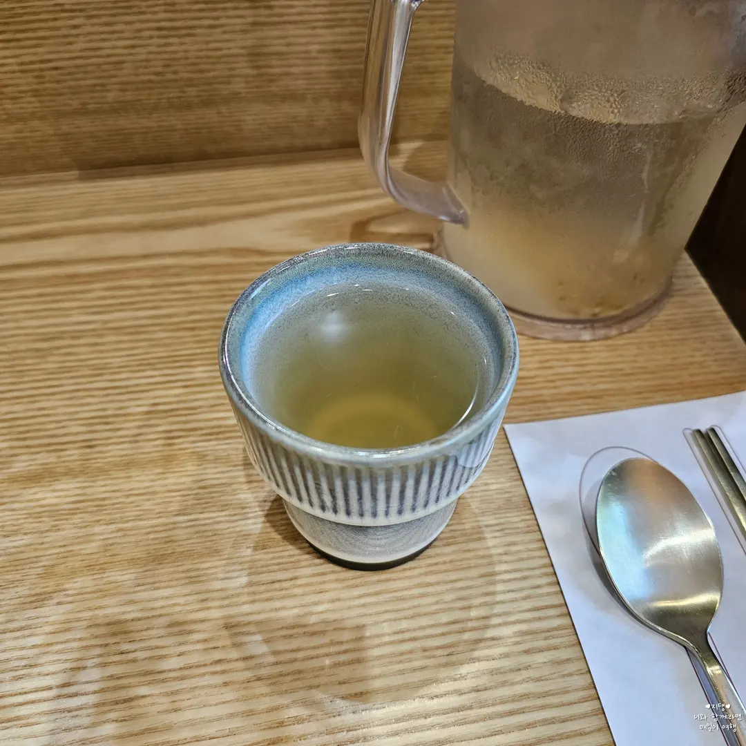 ซดน้ำซุปร้อนๆ ก่อนเริ่มมื้ออาหาร