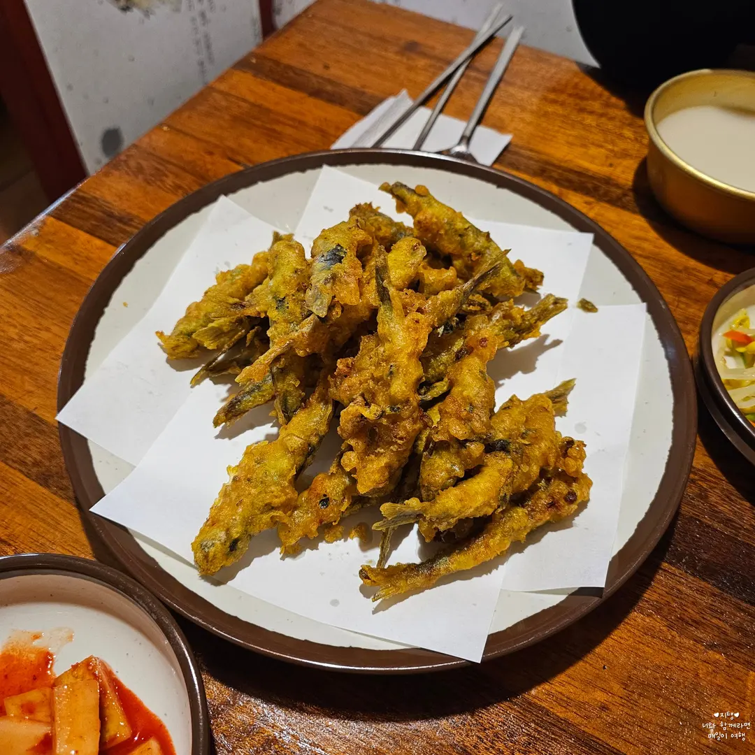 Crispy golden deep-fried anchovies