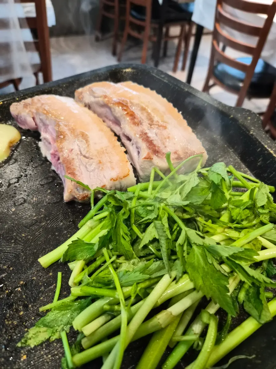 水芹菜與烤肉