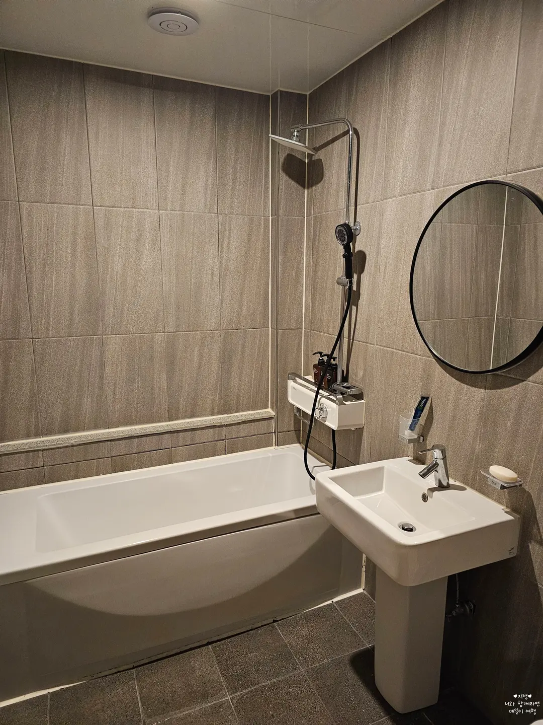 Anon Hotel Jochiwon bathroom