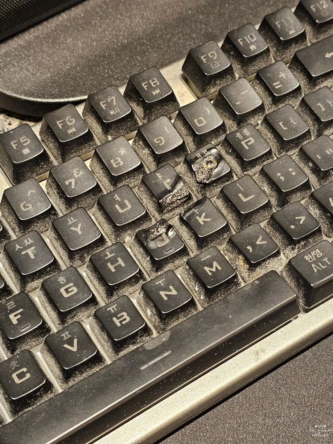 Anon Hotel Jochiwon dusty keyboard