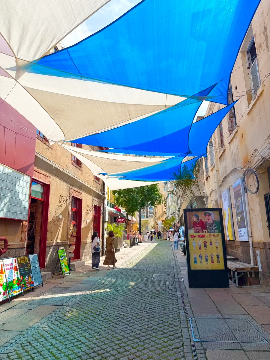 Hipster shops in Yinyu Alley
