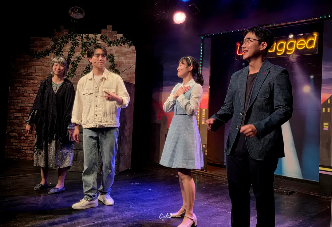 Cast Photo with Audience