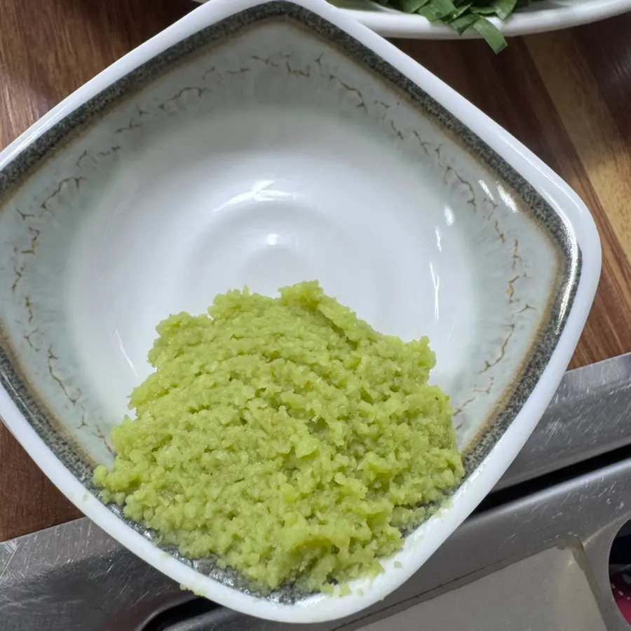 Fresh wasabi and garlic