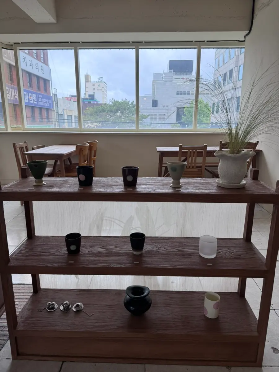 Hokho Cafe Shelves