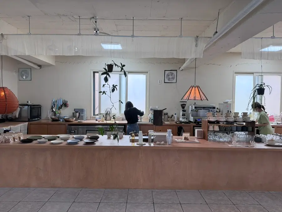 Hokho Cafe Long Counter