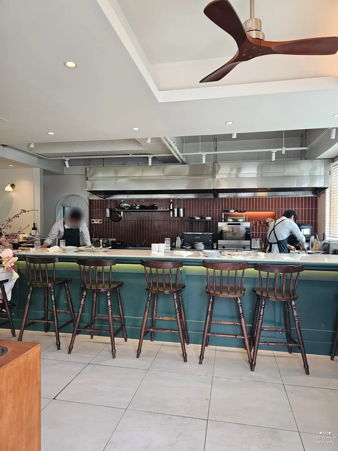 Isn't the restaurant's atmosphere beautiful? Haha