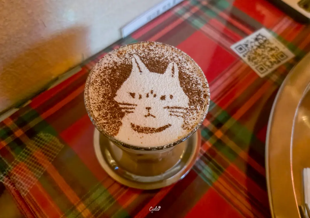 Verona Latte with cat art