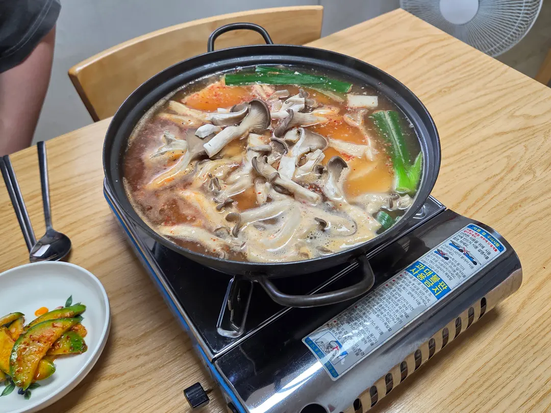 두부전골(소) 37,000원/ 공기밥 별도