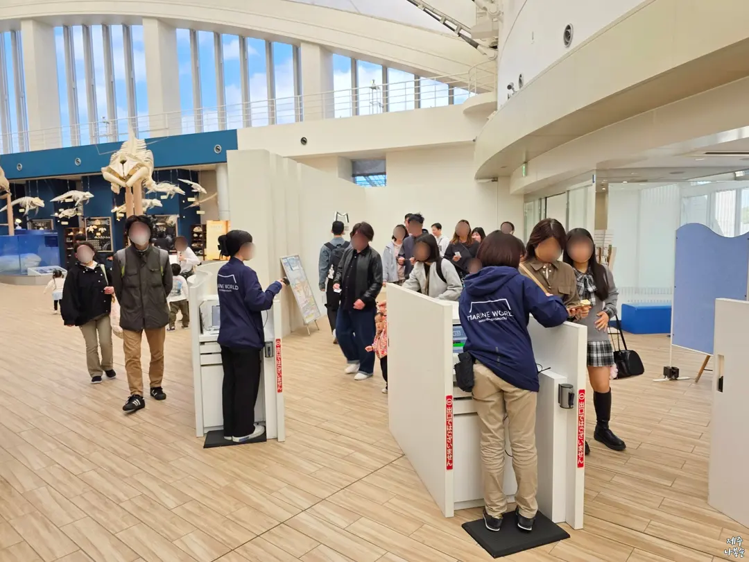 Don't worry if you're not sure! Even if you just show the staff your Klook screen, they will find the QR codes for your group and scan you right in.
