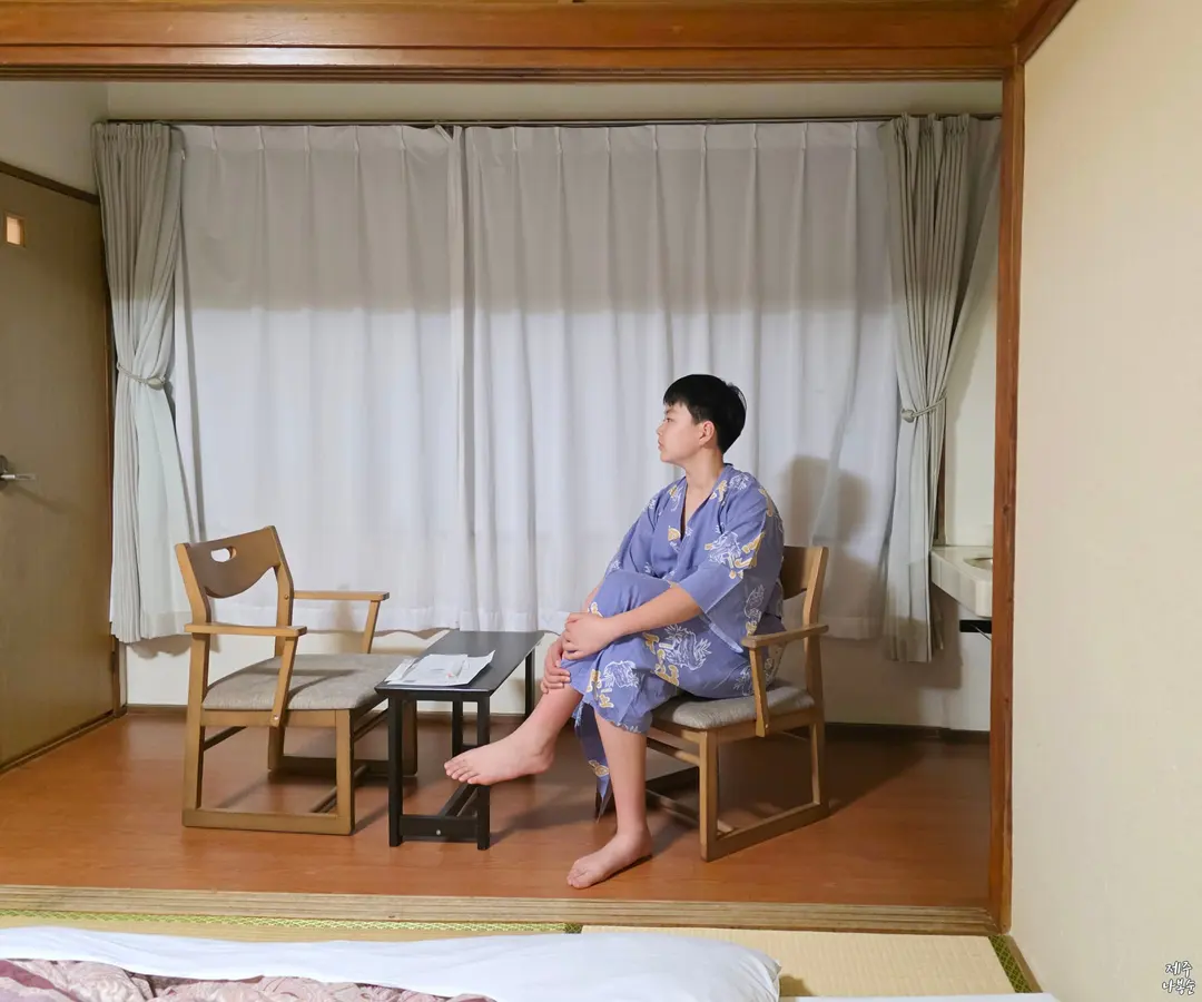 The medium-sized yukata fit my son, who is about 180 cm tall, quite comfortably