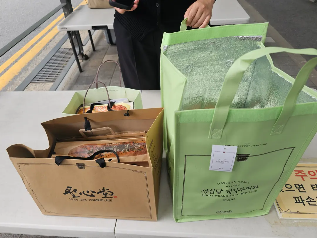 聖心堂保冷袋 + 冰袋加購 (約 $3)