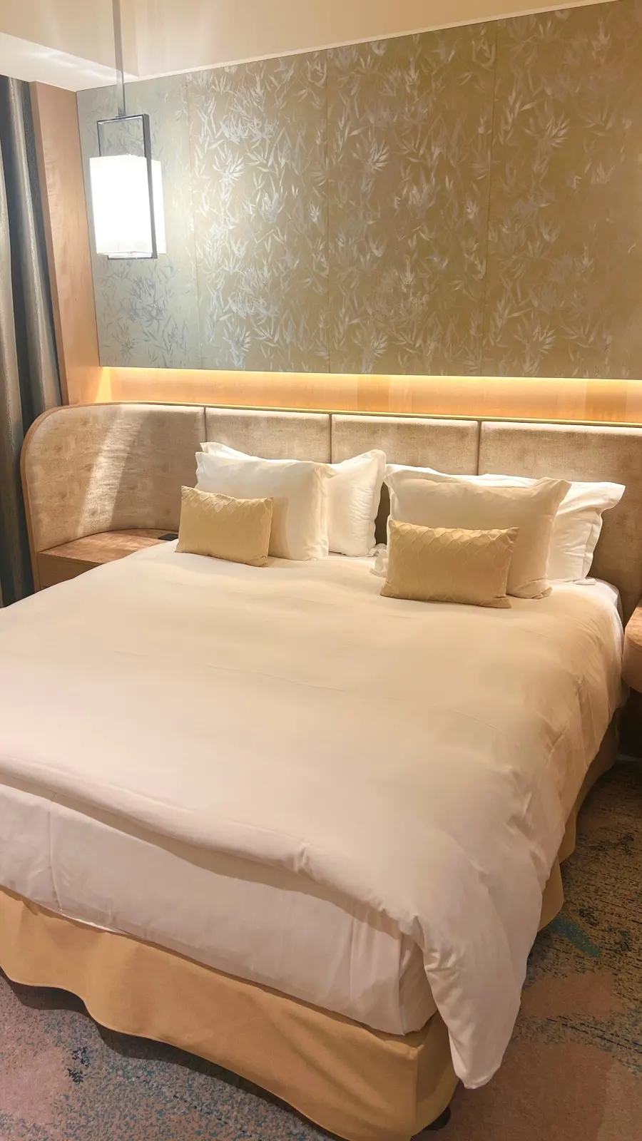 Crisp Hotel Bedding