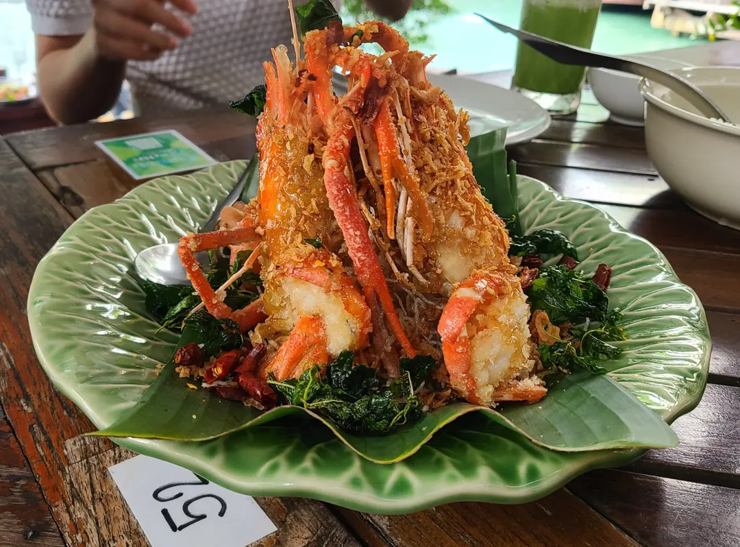 Deep-Fried River Prawn with Tamarind Sauce
