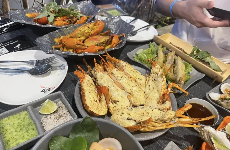 胡志明市 約 $29 龍蝦吃到飽 Chai Village 預約、排隊
