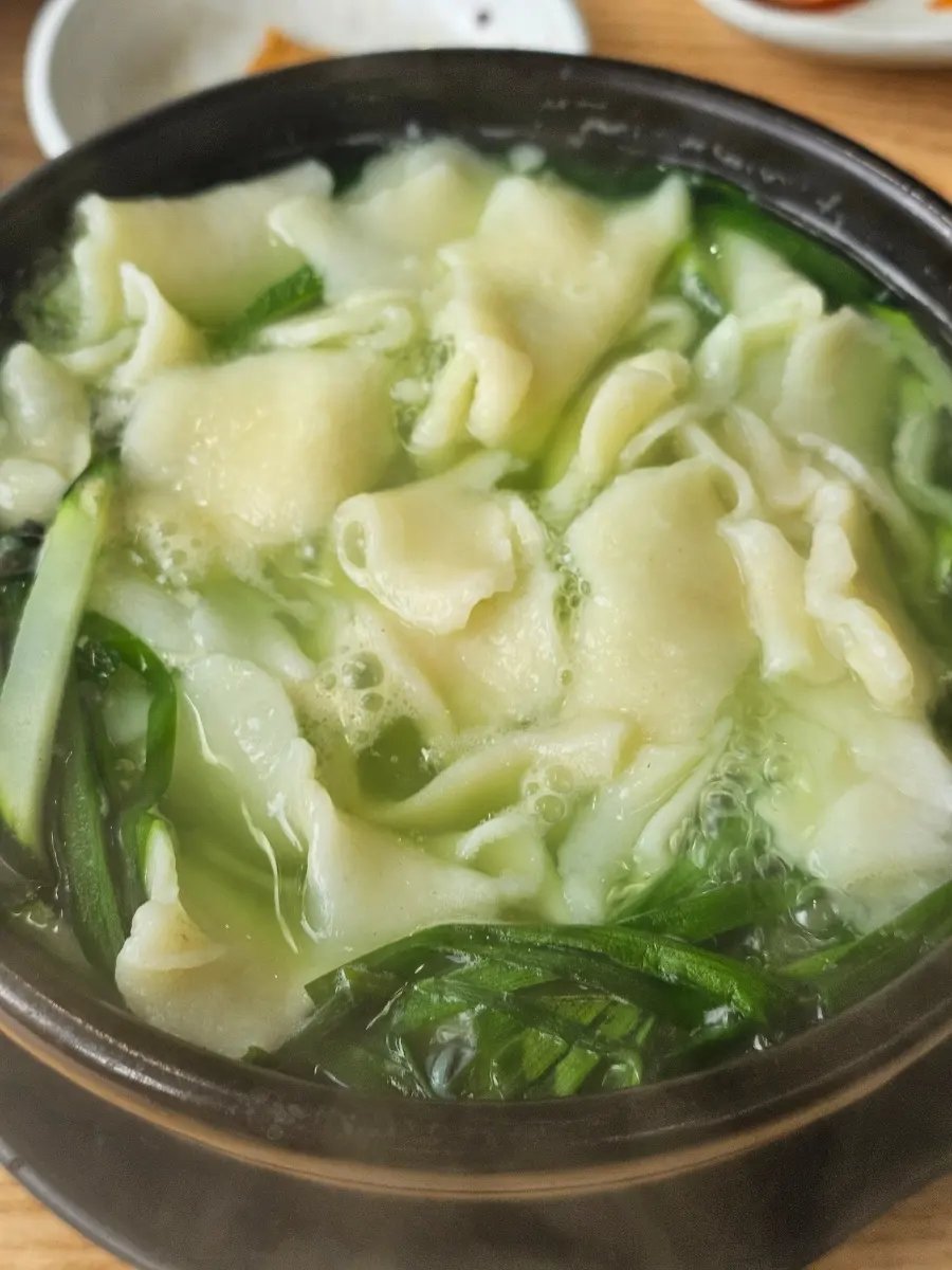 扁蝸牛麵疙瘩半湯上桌