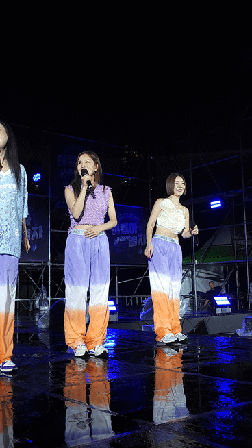 Diva Performing in Rain