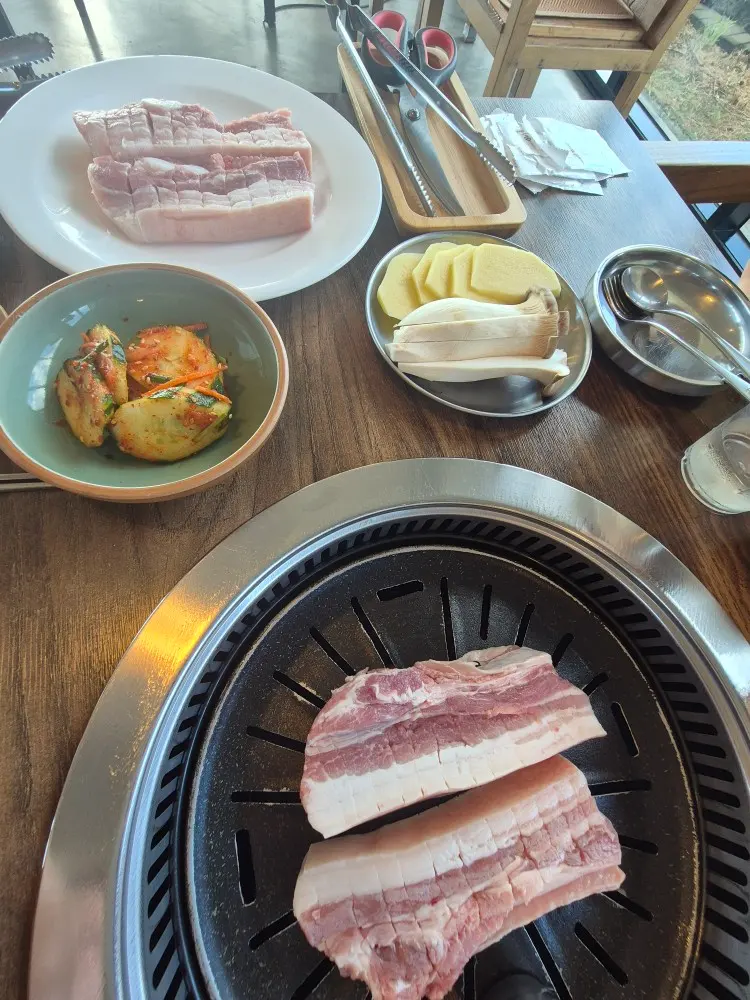 Raw Jeju Black Pork Ogyeopsal
