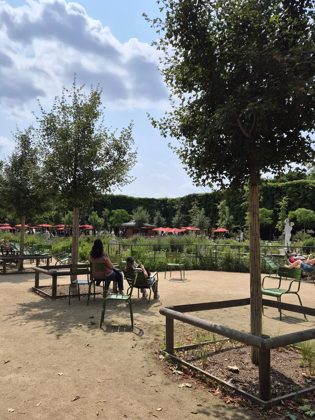 パリの美しい公園の風景