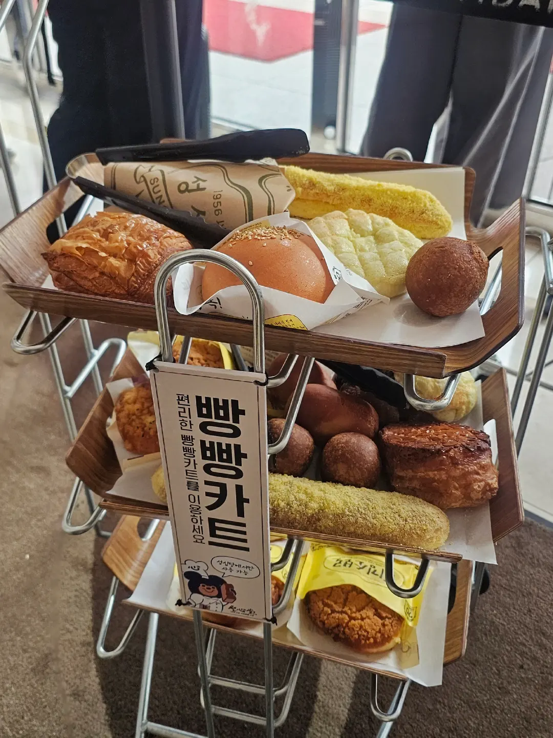 成心堂樂天百貨店內麵包