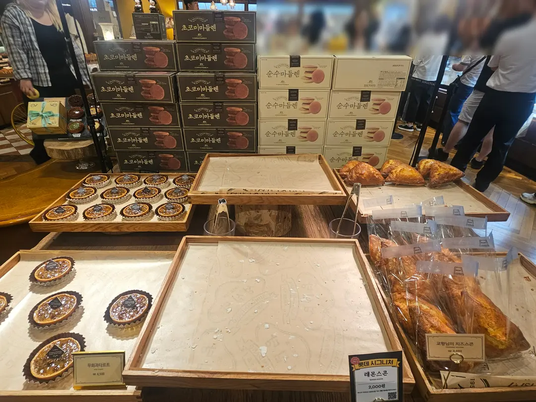 成心堂蛋糕精品樂天百貨店外觀