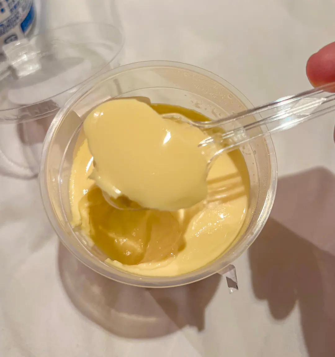 Scooping Kamadashi Torokeru Pudding