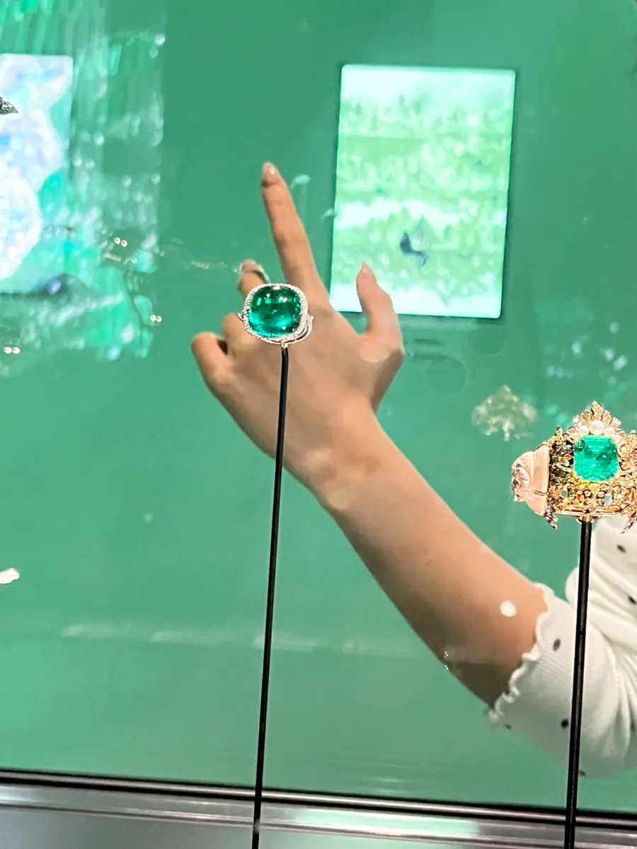 ヴァン クリーフ展|ヴァン クリーフ ハイジュエリー|北村(プッチョン)<レコール ジュエリー ソウル>|約20億9,424万800円のヴァン クリーフ ネックレス体験記|エメラルドネックレスの価格