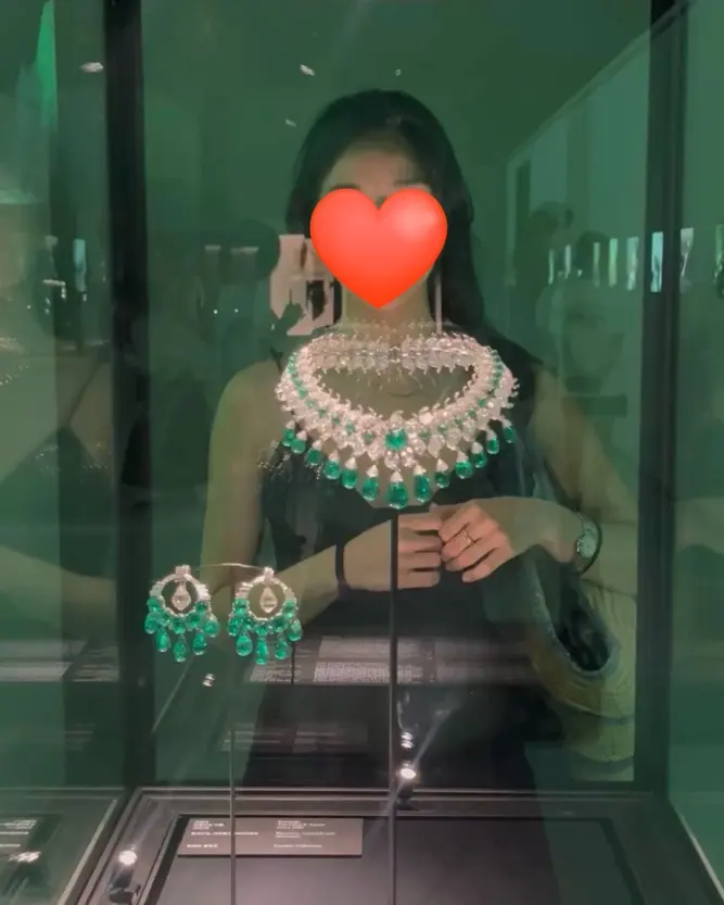 1949年にヴァン クリーフ&アーペル(Van Cleef & Arpels)がバローダ(Baroda)のマハラニ、シタ・デヴィのために制作したエメラルドとダイヤモンドのネックレス