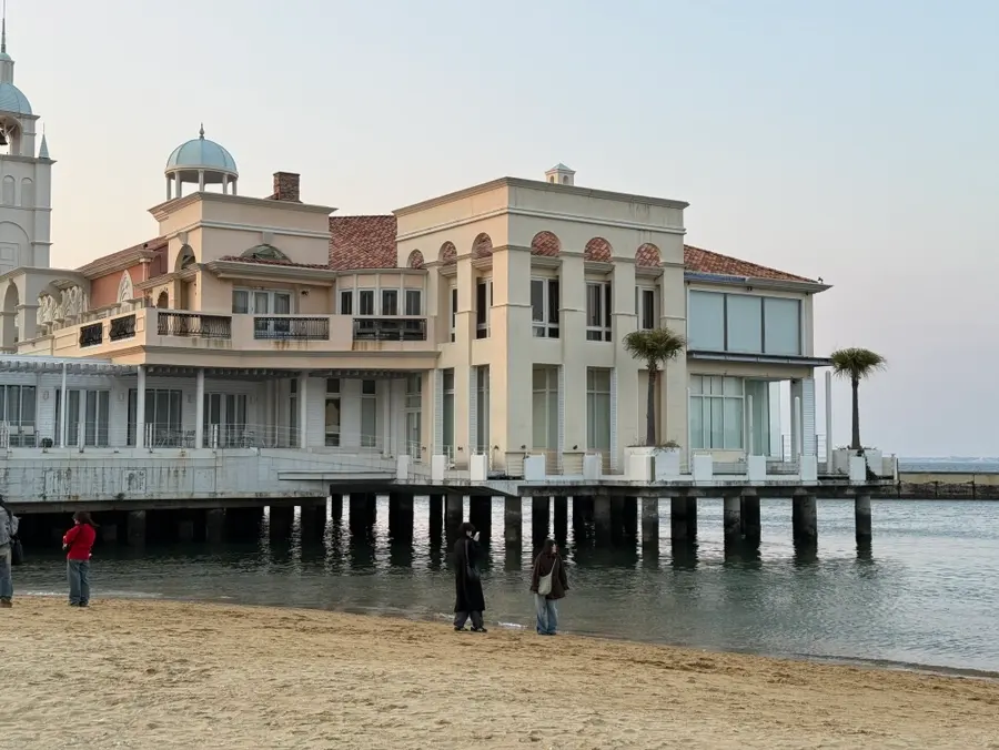 Quiet evening walk along Momochi Beach