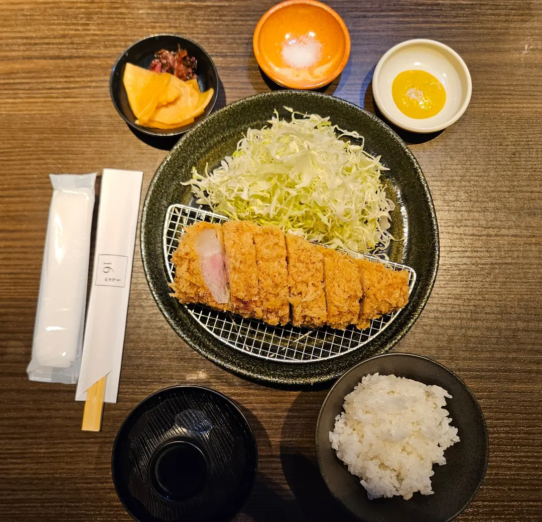 とんかつ定食の全体像