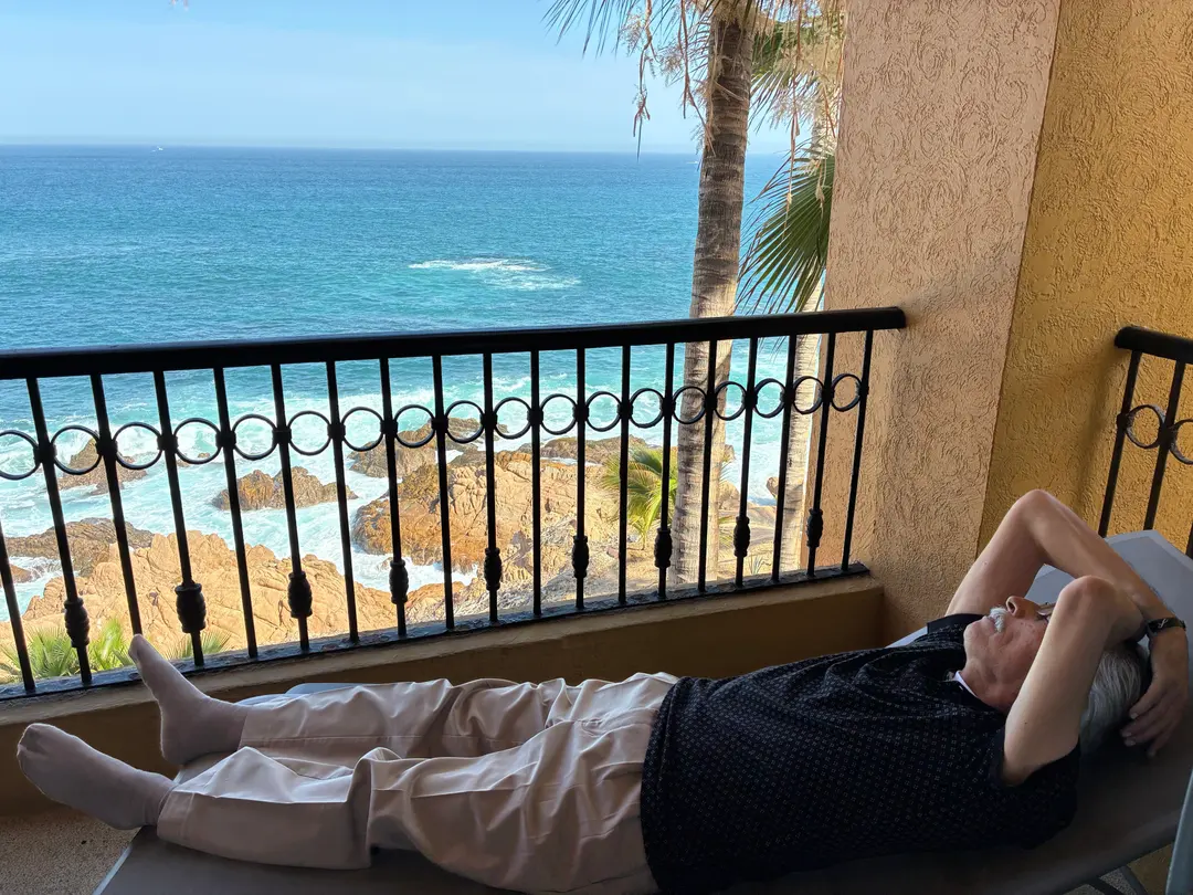 My friend's dad immediately switching into full vacation mode! 🤣