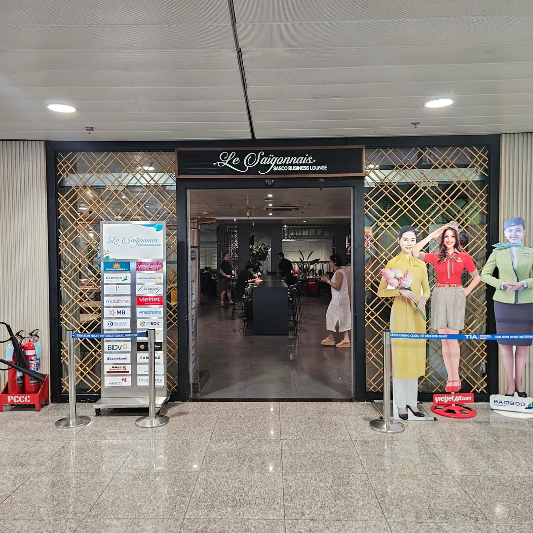 Le Saigonnais Lounge Entrance