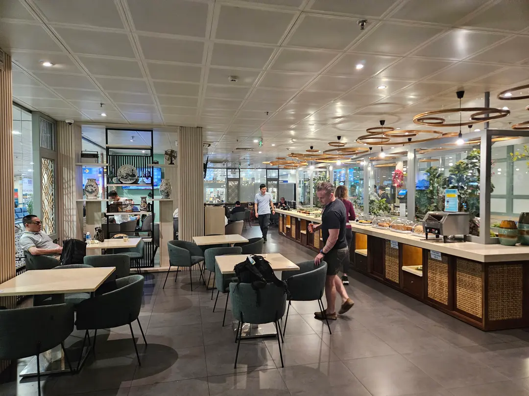 Inside Le Saigonnais Lounge SGN