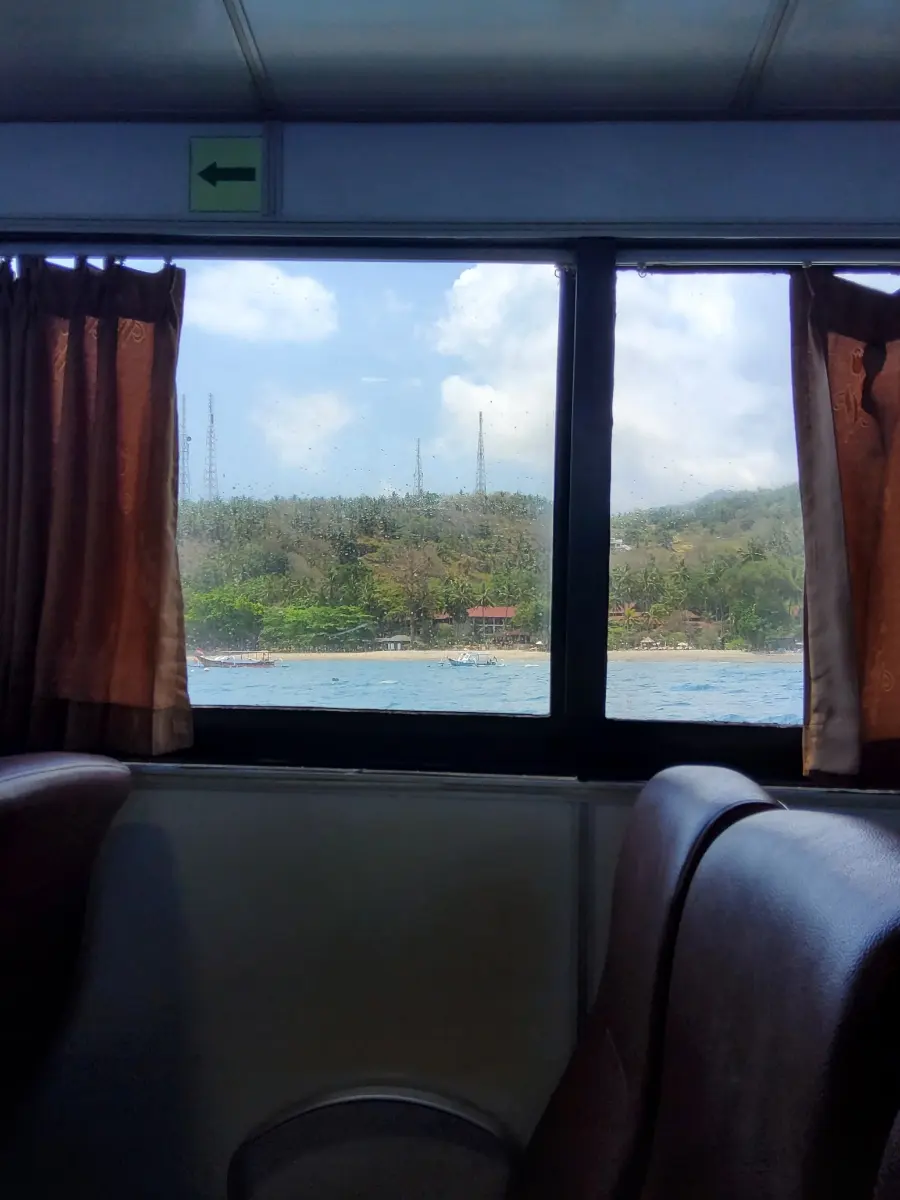 บรรยากาศที่นั่งด้านในเรือเฟอร์รี่ความเร็วสูง