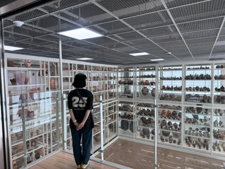 공주 실내 가볼만한곳 국립공주박물관 무령왕릉 유물 도자기 수장고 투어