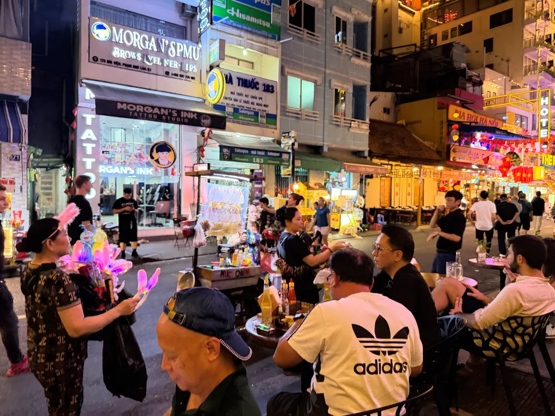 ワイキキバーの店内