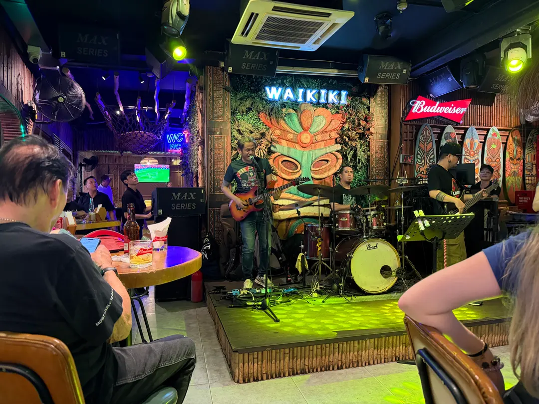 ライブバンドのパフォーマンス