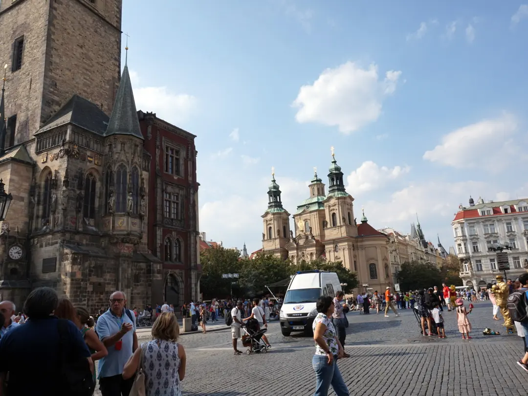 The crowd gathered in front of the Astronomical Clock in Prague, a known pickpocket hotspot.
