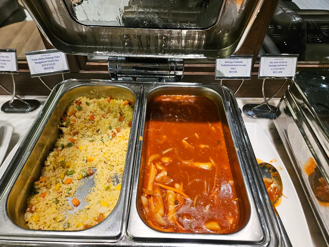 ダナン国際空港ラウンジのカップ麺