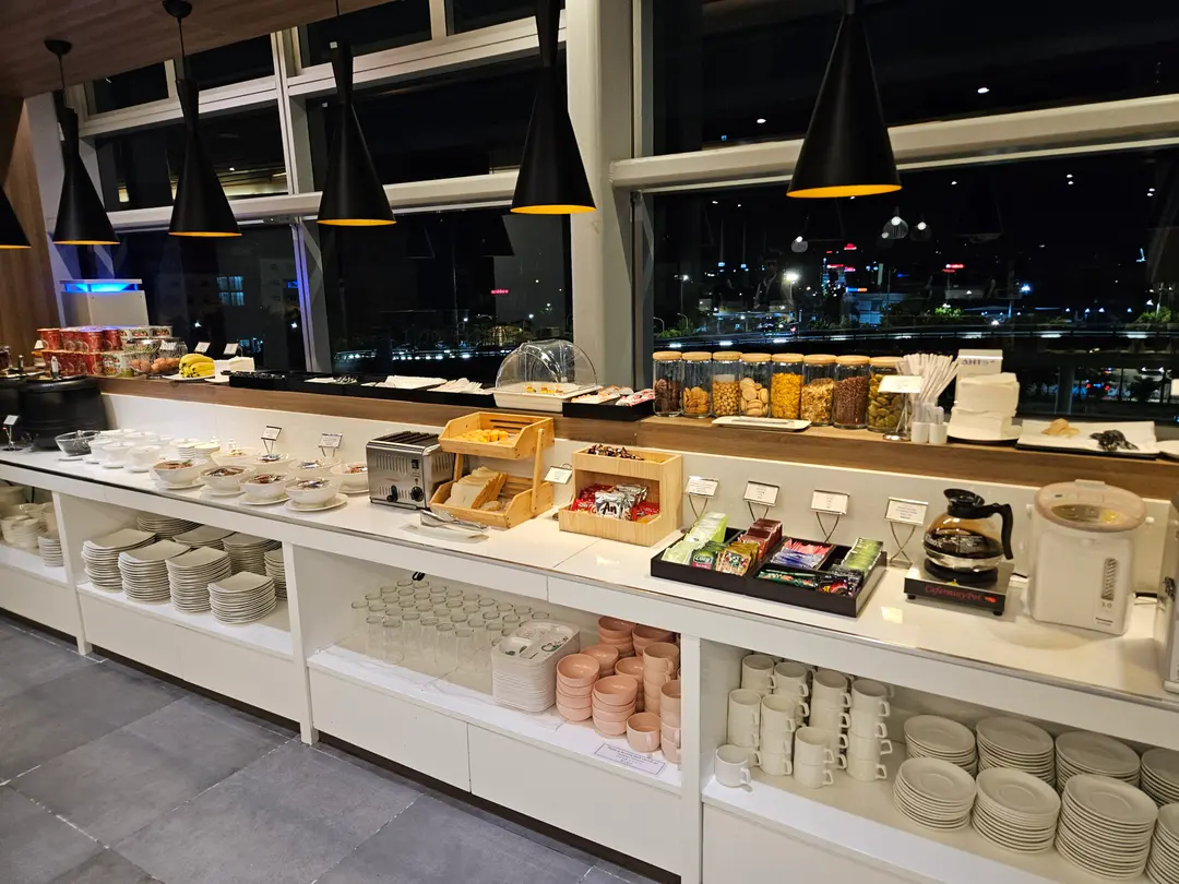 ダナン国際空港ラウンジの食事