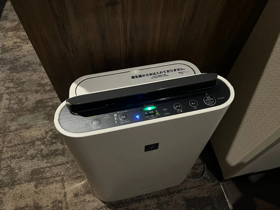 Hotel Hokke Club Kyoto room details with hangers