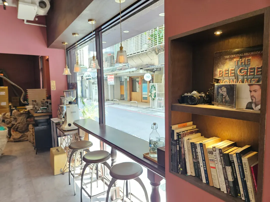 ที่นั่งบาร์ใน The Cafeist
