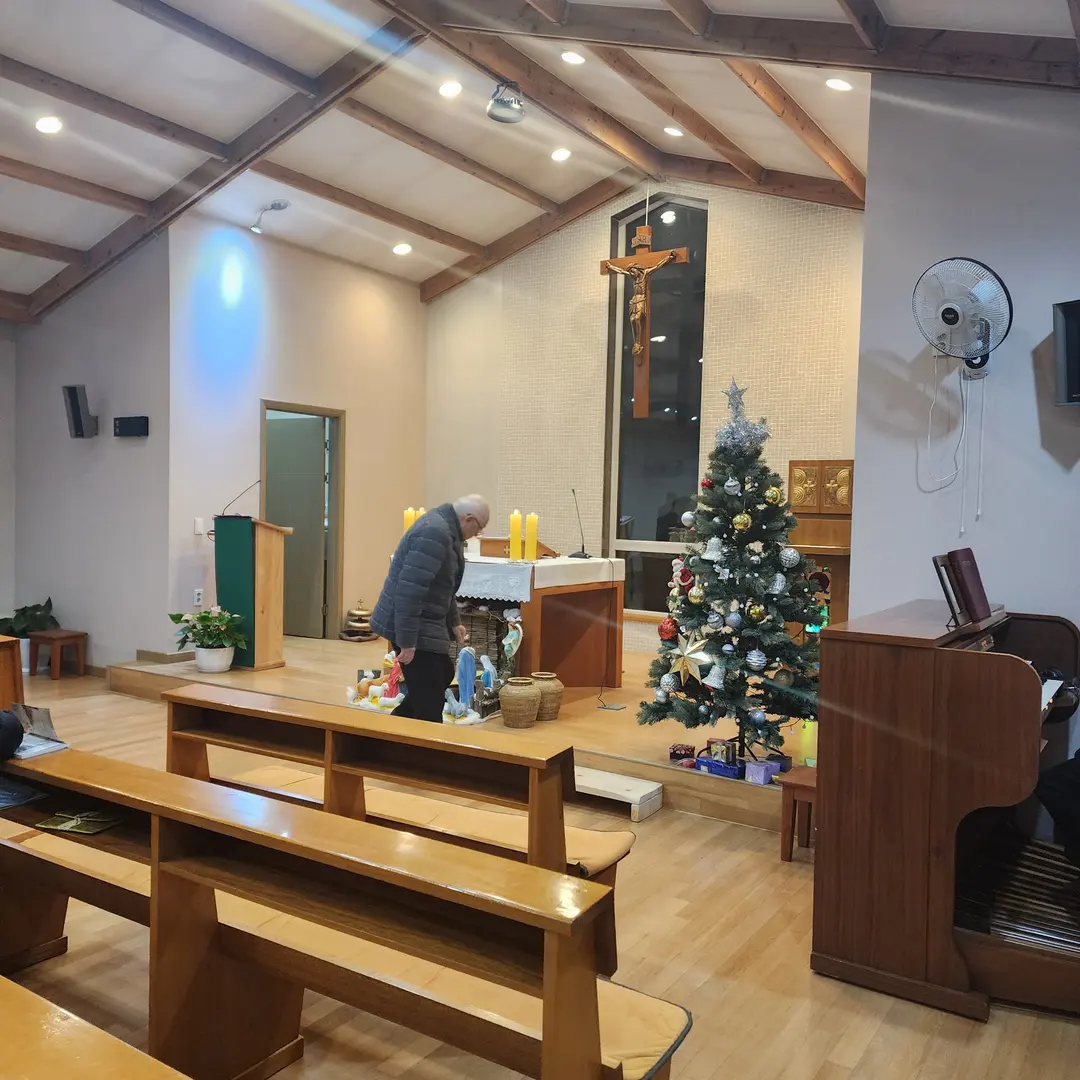 บรรยากาศในโบสถ์หลังมิสซา