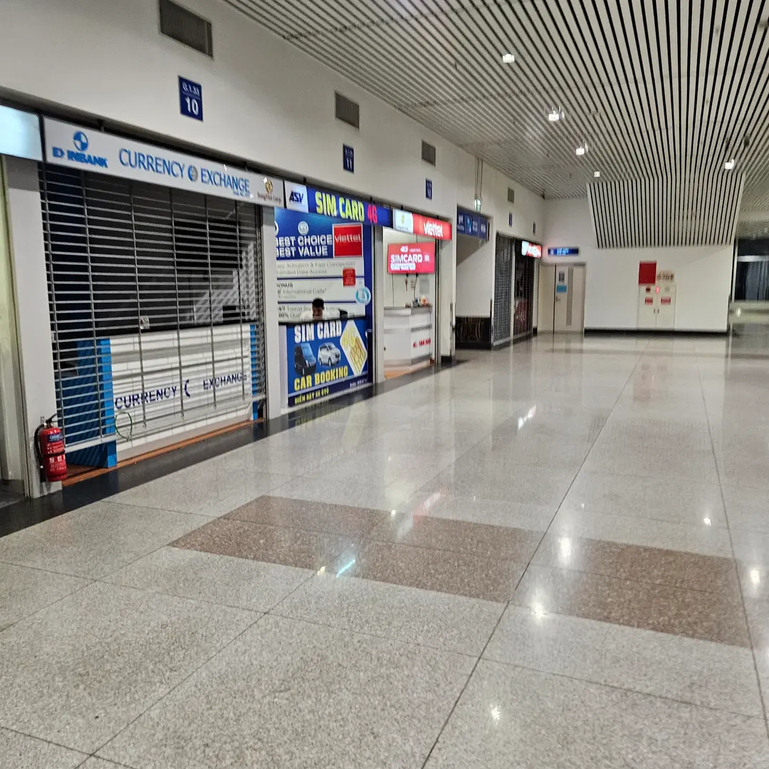 공항 늦게 도착해서 문 닫았을까 걱정할 필요도 없음