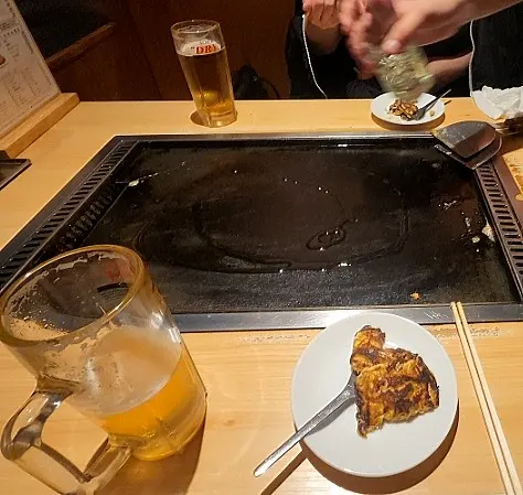 บนจานนน... ไข่ม้วนไหม้เกรียมหมดเลยยย เสียดายของ เลยโซ้ยซะเรียบ