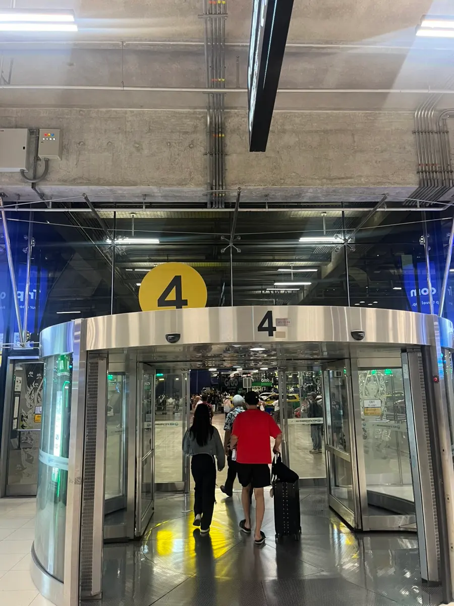 バンコク スワンナプーム空港 Grabタクシー乗り場