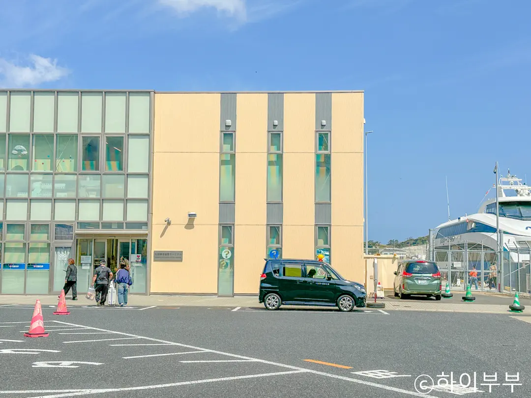 Immigration line at Hitakatsu Port