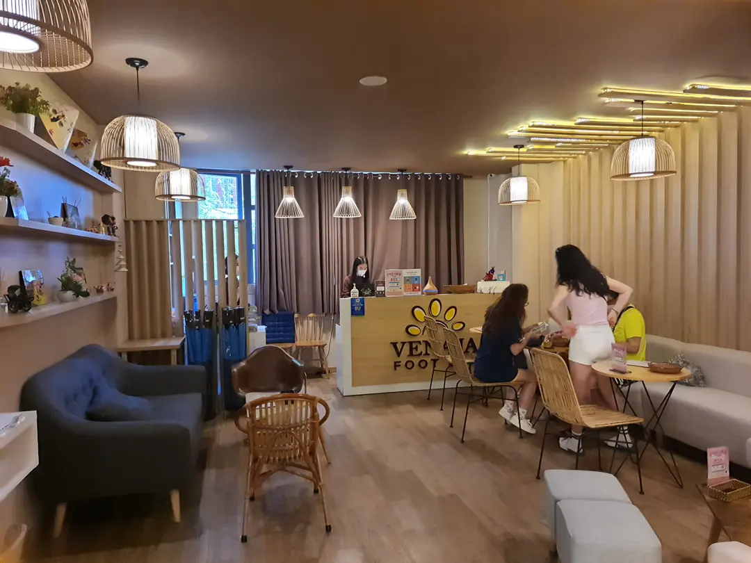 Benaza Foot Spa waiting area