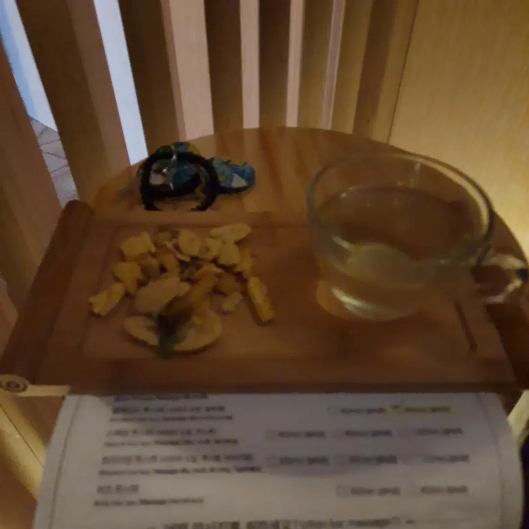 Tea and nuts served at Benaza Foot Spa